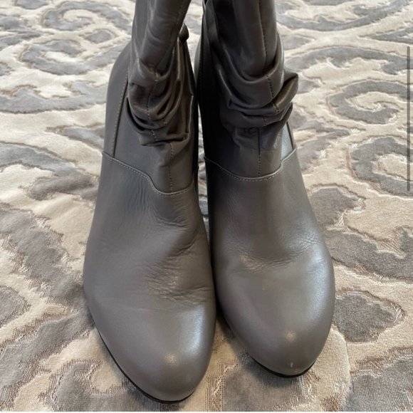 BCBGeneration Steel Grey Dash Leather Booties Ankle Boot Grey Size 8.5 - Picture 3 of 9